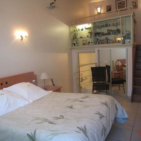 Hotel Le Manoir Aux Vaches Ивто Екстериор снимка