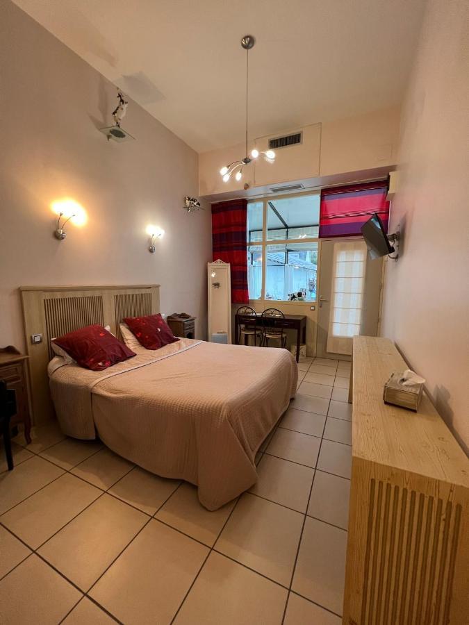 Hotel Le Manoir Aux Vaches Ивто Екстериор снимка