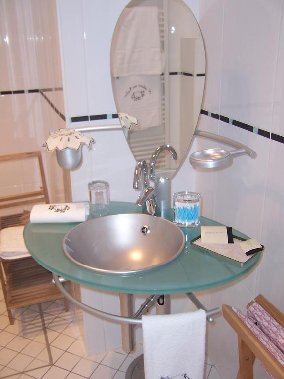 Hotel Le Manoir Aux Vaches Ивто Екстериор снимка